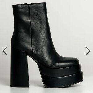 Steve Madden Cobra Platform Booties